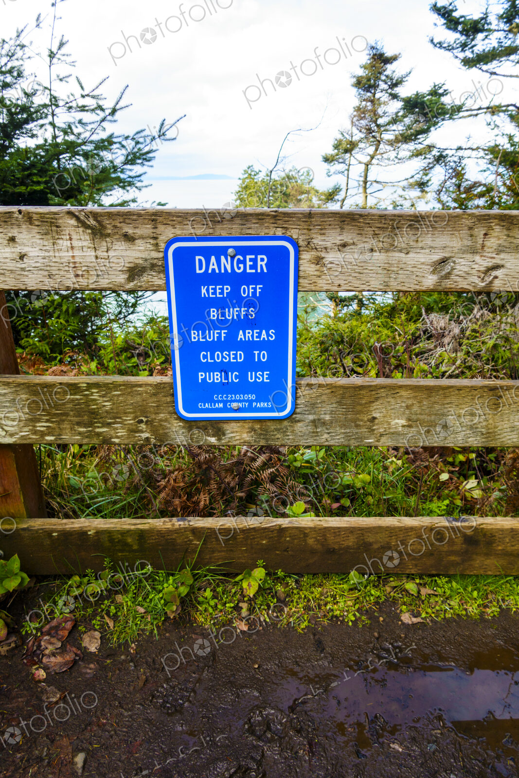 Danger Keep off Bluff sign, Salt Creek Recreational Area, Port Angeles, WA, USA,Danger…