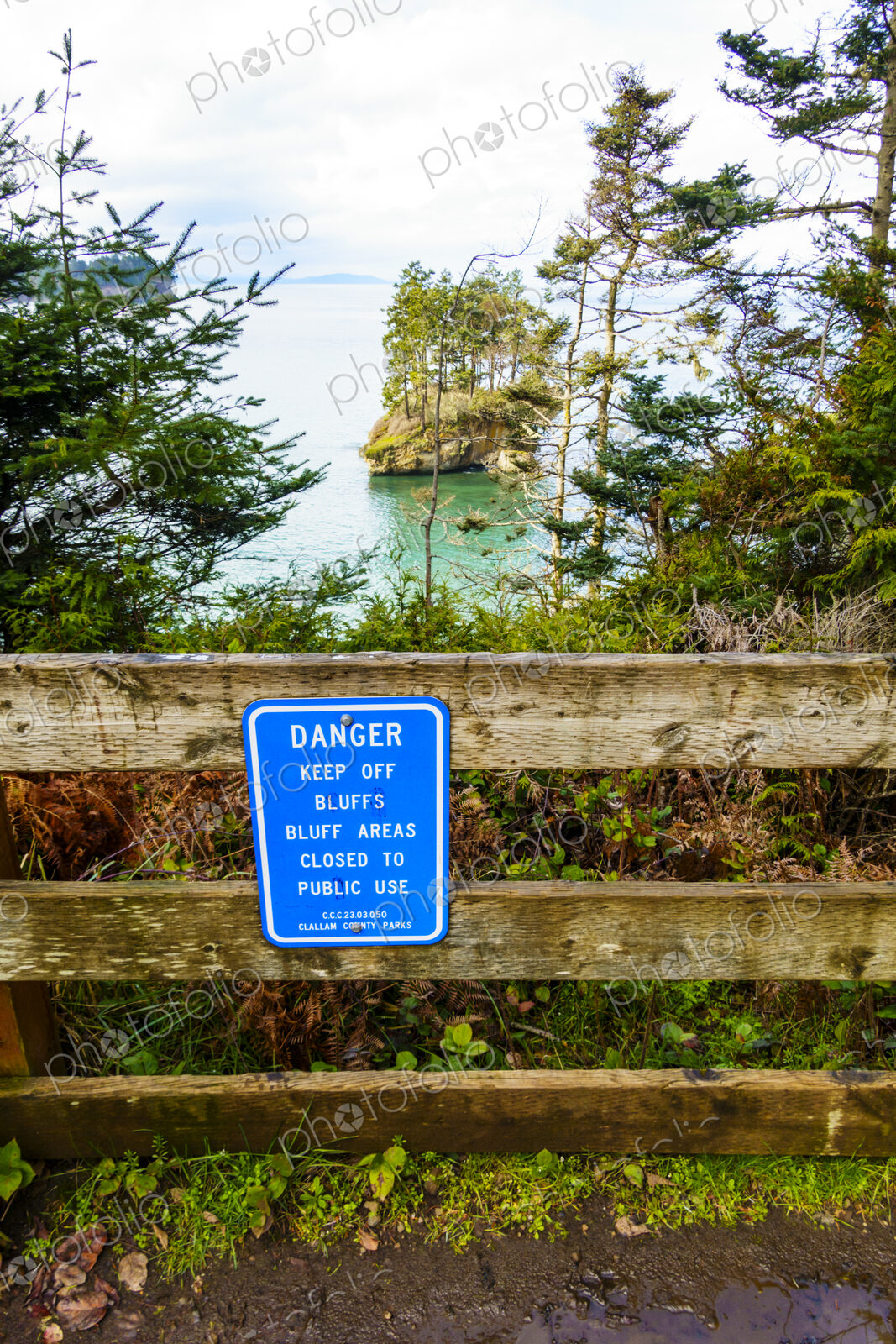 Danger Keep off Bluff sign, Salt Creek Recreational Area, Port Angeles, WA, USA,Danger…