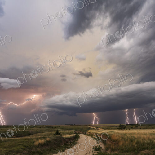 Dusk Lightning Show and Supercell Dusk Lightning Show and Supercell