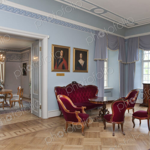 Elegant Seating in a Manor Elegant Seating in a Manor
