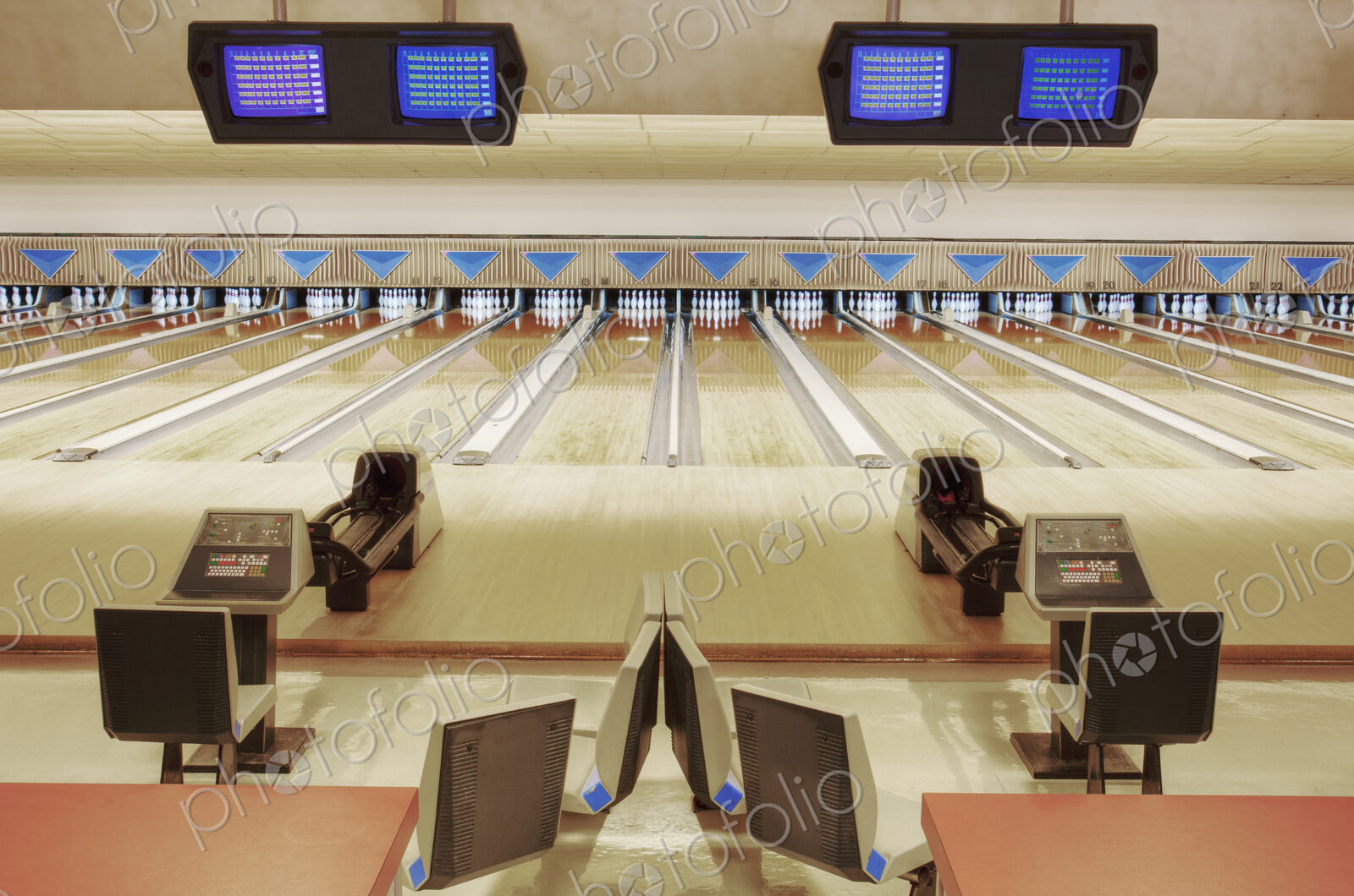 Empty lanes in bowling alley