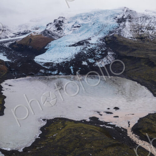 Falljökull Glacier, elevated view of the glacier flowing out of the vast Vatnajökull… Falljökull Glacier, elevated view of the glacier flowing out of the vast Vatnajökull…