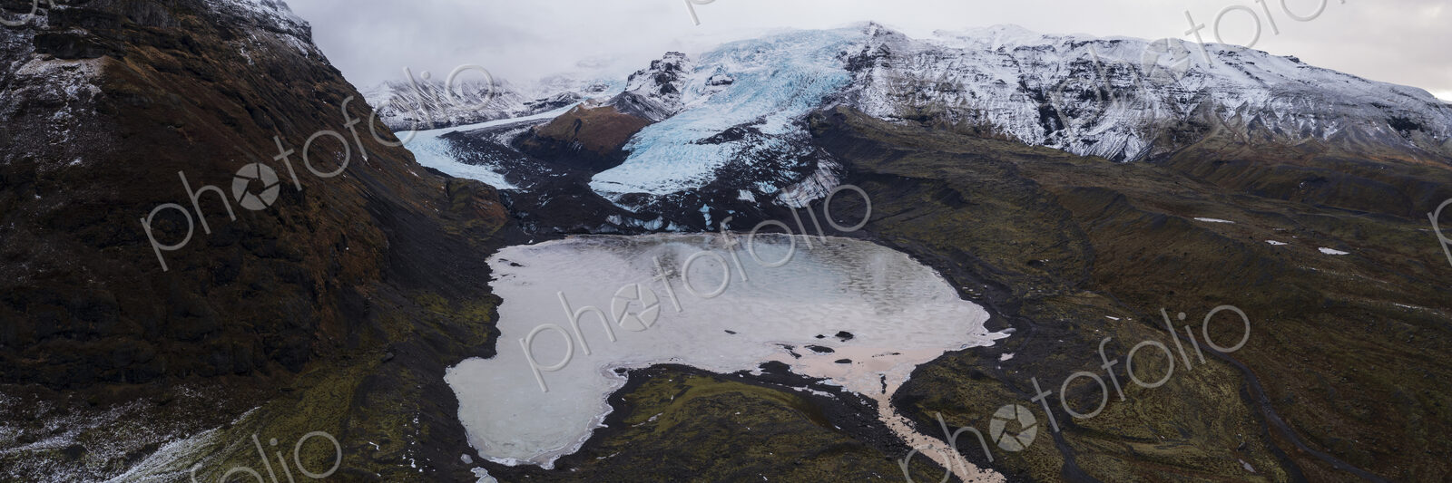 Falljökull Glacier, elevated view of the glacier flowing out of the vast Vatnajökull…