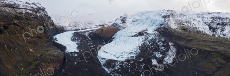 Falljökull Glacier, elevated view of the glacier flowing out of the vast Vatnajökull…