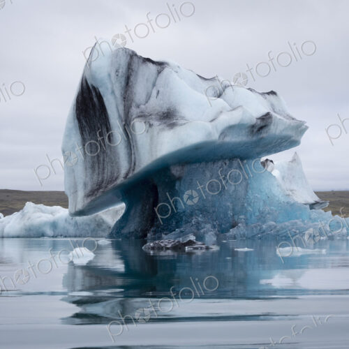 Glacial lake at the head of the Breidamerkurjokull glacier Glacial lake at the head of the Breidamerkurjokull glacier