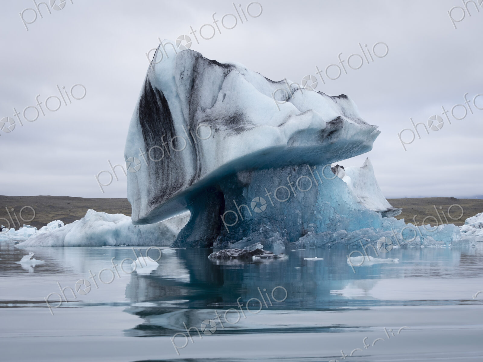 Glacial lake at the head of the Breidamerkurjokull glacier