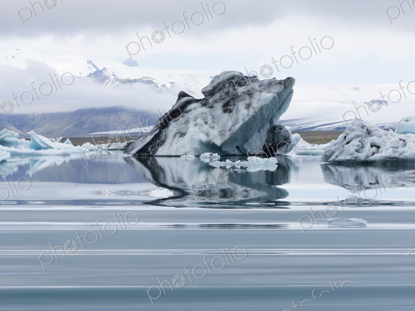 Glacial lake at the head of the Breidamerkurjokull glacier