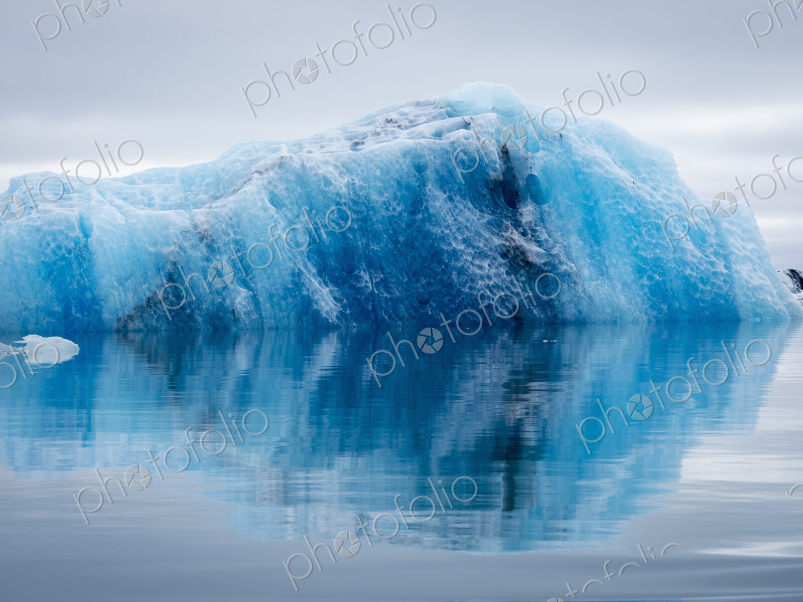 Glacial lake at the head of the Breidamerkurjokull glacier