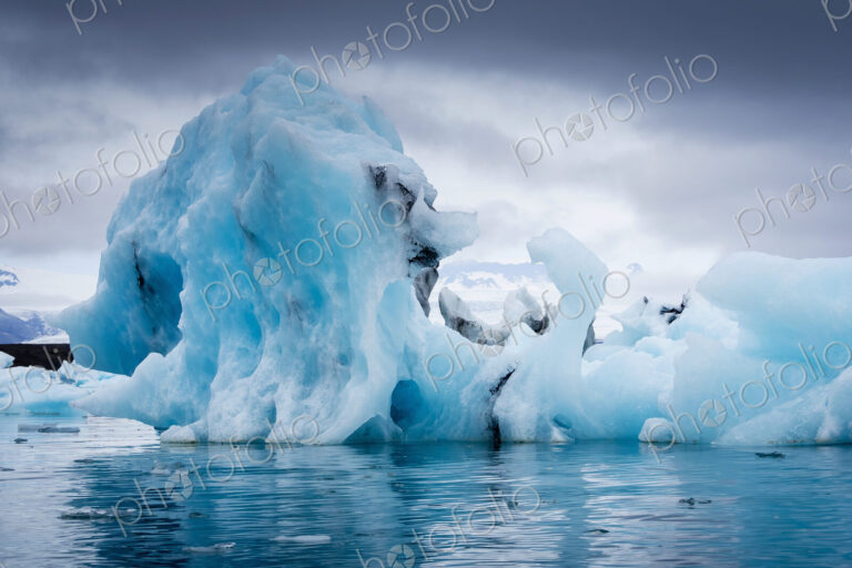 Glacial lake at the head of the Breidamerkurjokull glacier