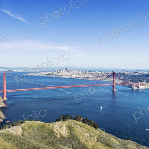 Golden Gate bridge across San Francisco bay