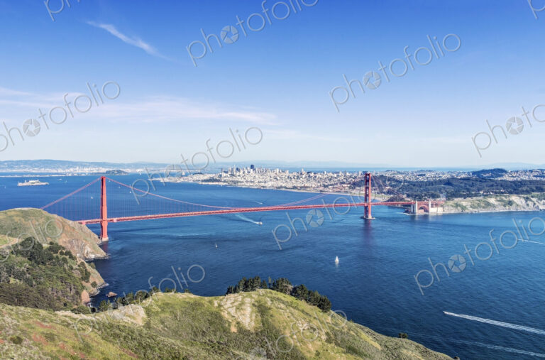 Golden Gate bridge across San Francisco bay