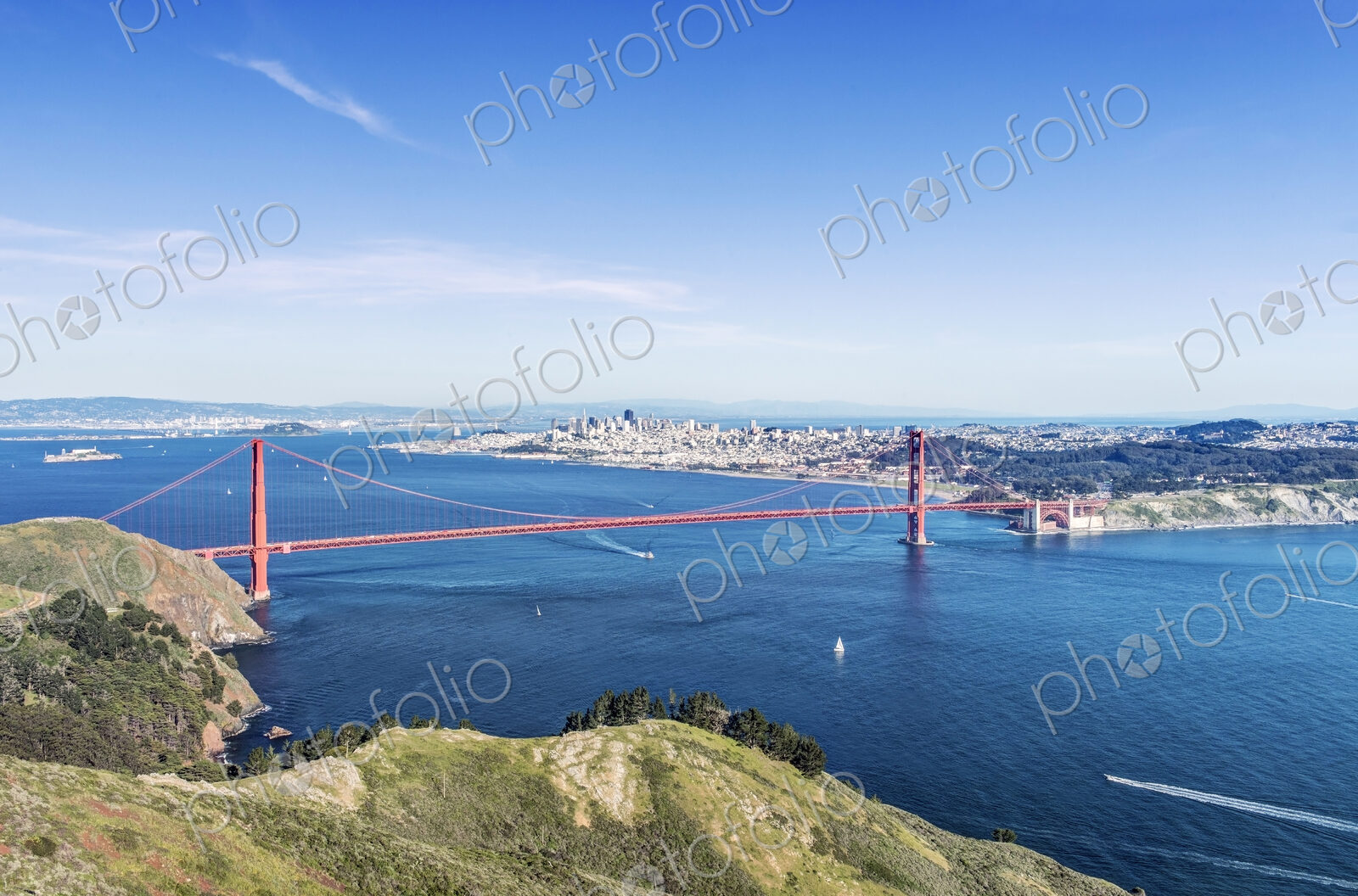 Golden Gate bridge across San Francisco bay