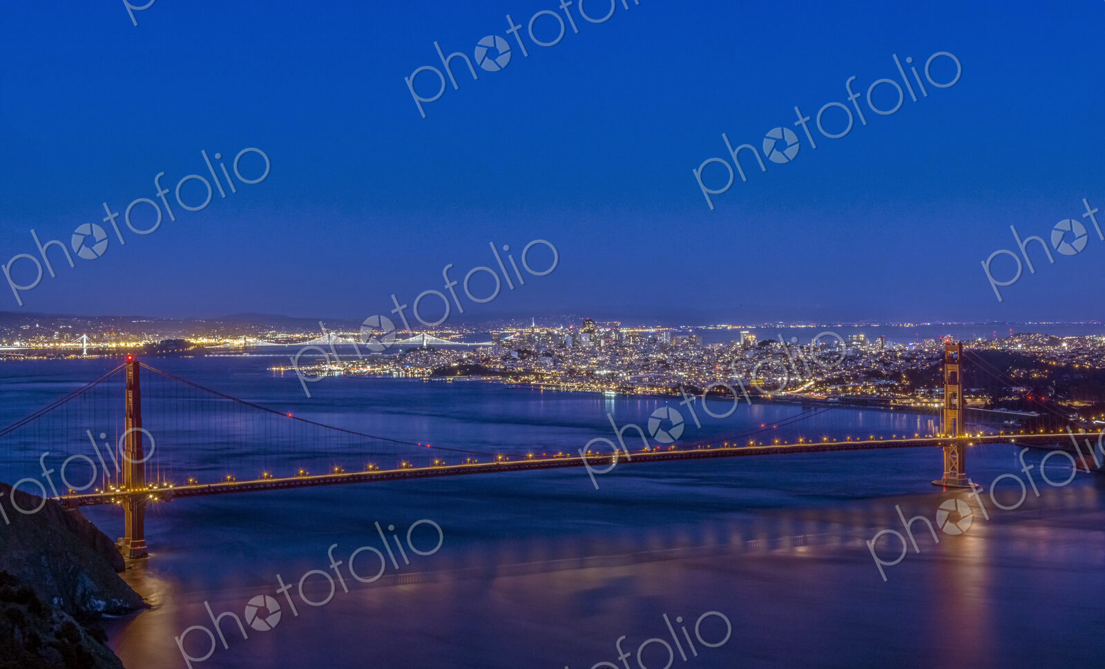 Golden Gate bridge across San Francisco bay at twilight.