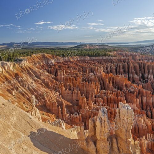 Golden hoodoos rise from Bryce Canyons rim, with a vast amphitheater of red rock…