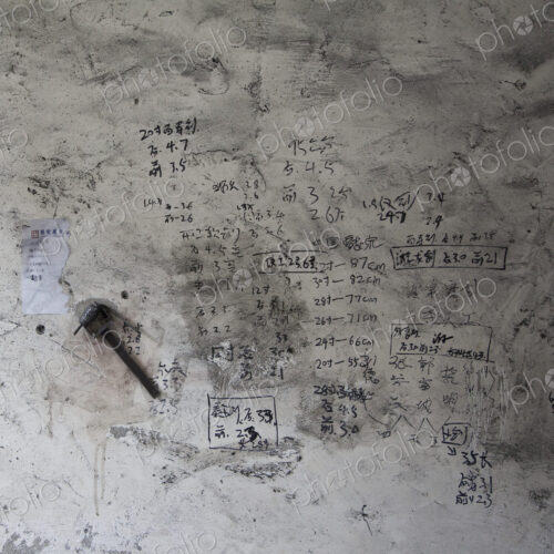 Graffitti on wall.