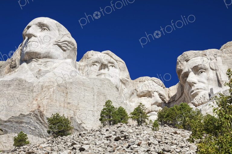 Granite carvings of Washington, Jefferson, Roosevelt, and Lincoln at Mount Rushmore…