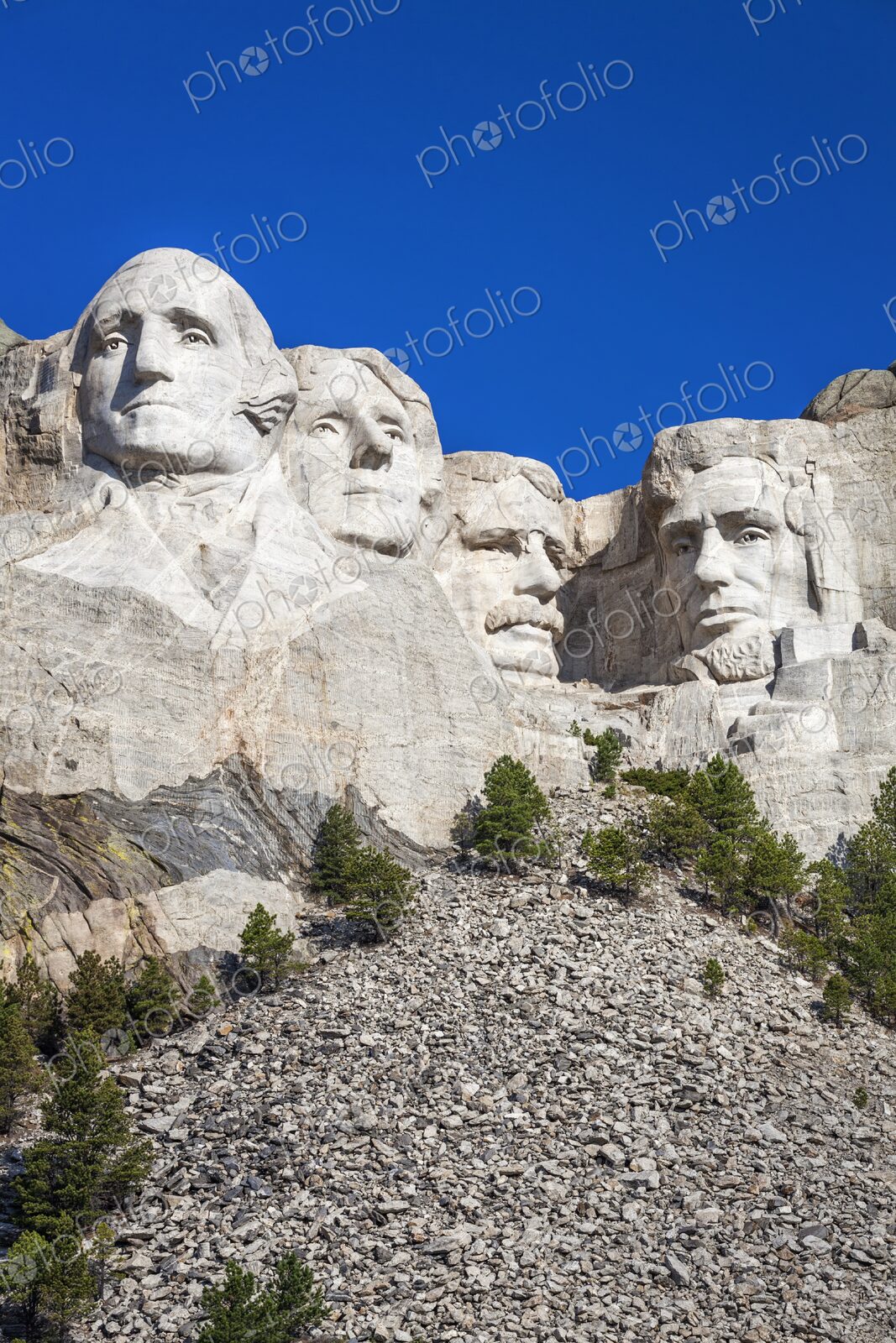 Granite carvings of Washington, Jefferson, Roosevelt, and Lincoln at Mount Rushmore…