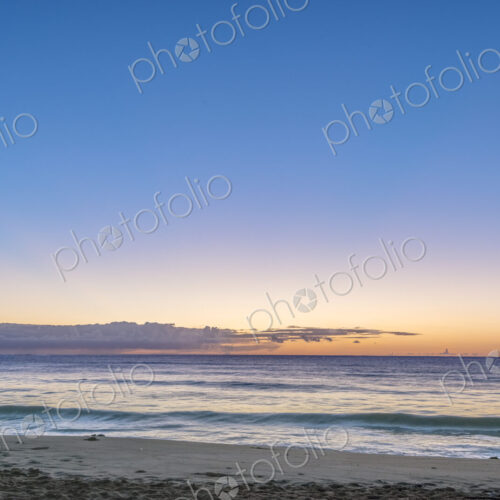 Hawaii, Kauai, Wailua Beach at dawn, the sun on the horizon, view out to sea. Hawaii, Kauai, Wailua Beach at dawn, the sun on the horizon, view out to sea.