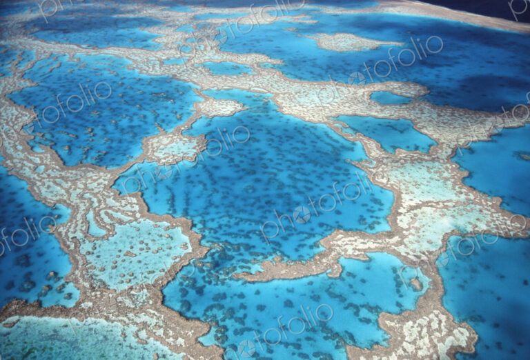 High angle view of turquoise Great Barrier Reef in the Pacific ocean, Australia.