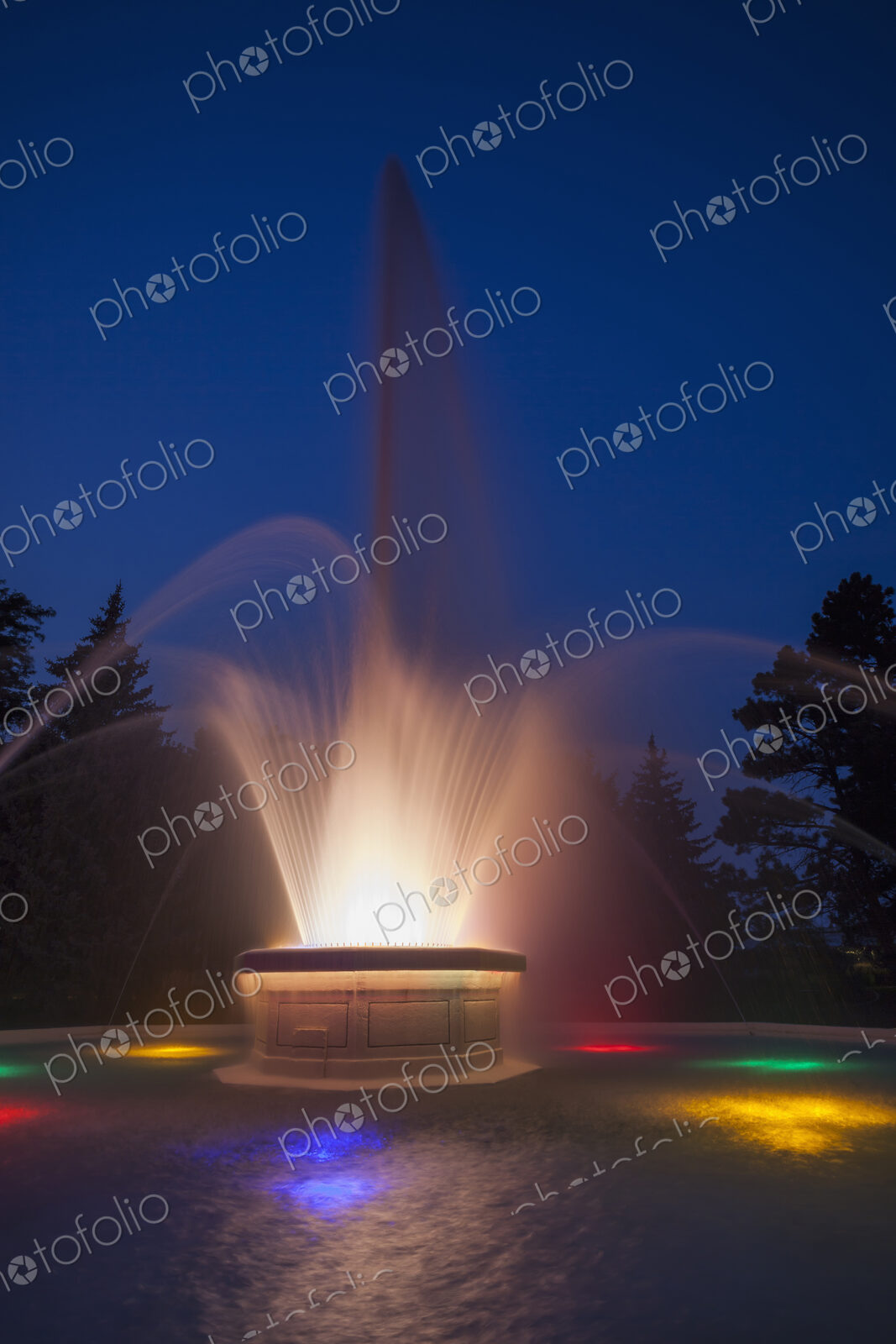 Illuminated fountain