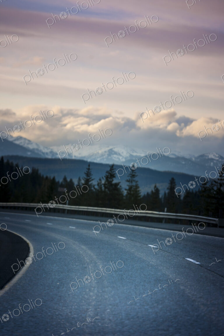 Interstate 90, Mountain highway, Cle Elum, a bend in the road, view of the mountain…