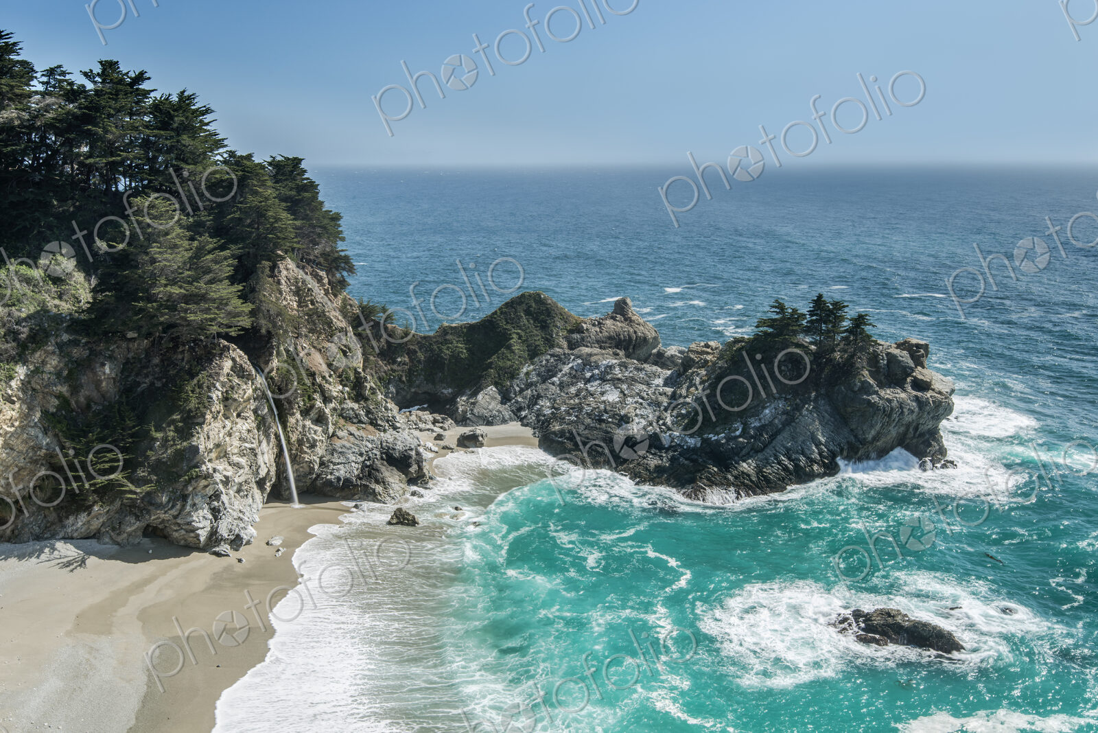Julia Pfeiffer Burns State Park, McWay Falls, a water cascade falling down the cliffs.