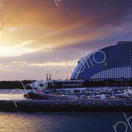 Jumeirah Beach Hotel at Sunrise