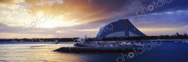 Jumeirah Beach Hotel at Sunrise