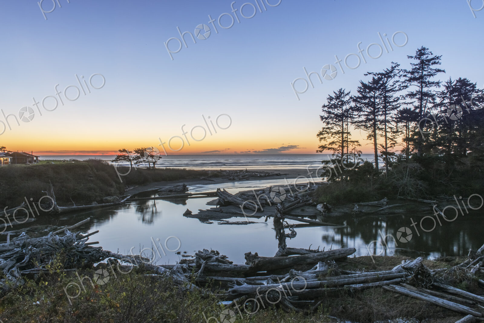 Kalaloch, a beach on the coast of the Olympic national park at Sunset.