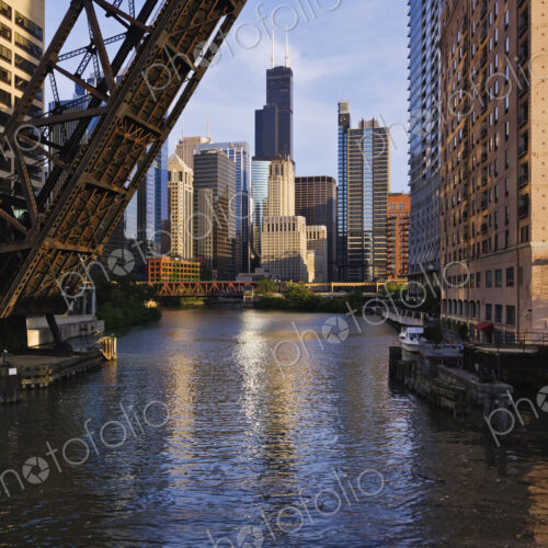 Kinzie St Bridge in Chicago