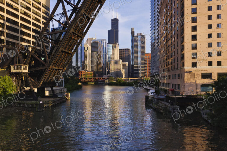 Kinzie St Bridge in Chicago