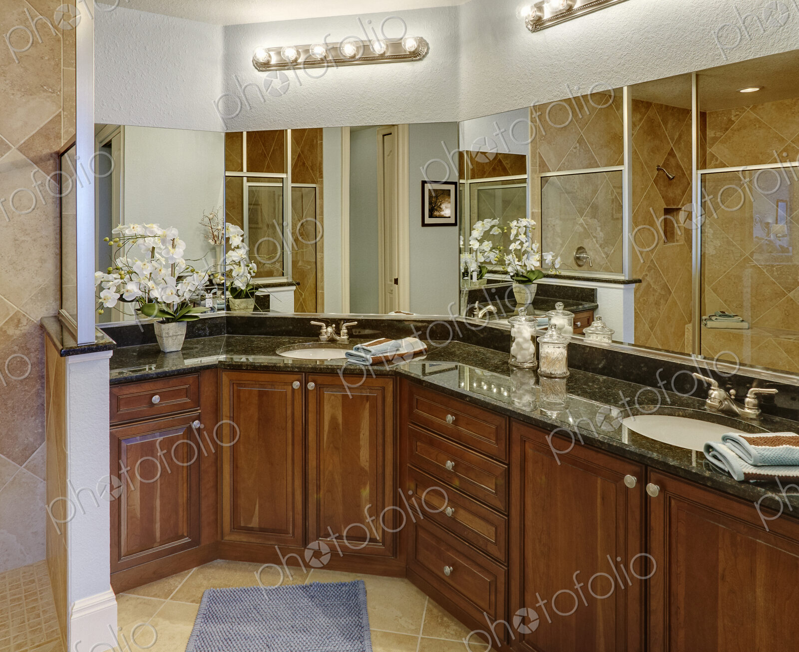 Large Contemporary Bathroom