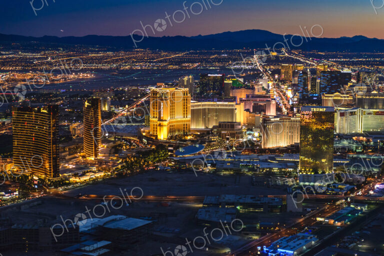 Lask Vegas cityscape at dusk.