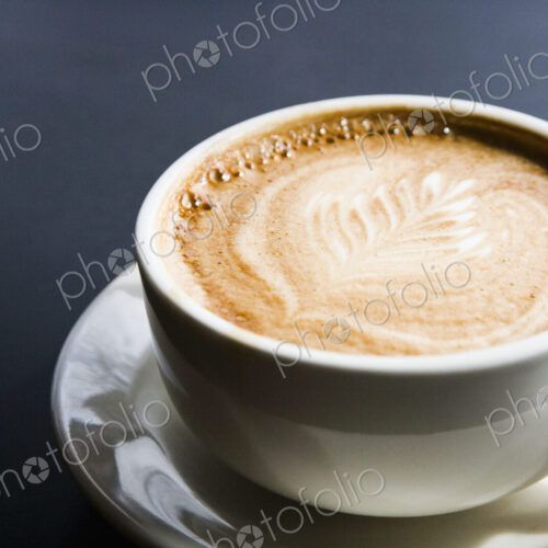 Leaf design in espresso foam