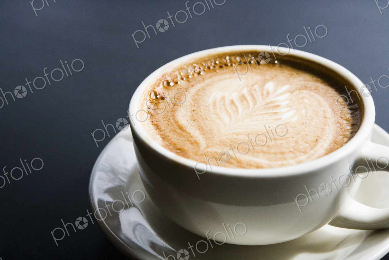 Leaf design in espresso foam