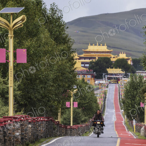 Lhagang, also known as Tagong, monastery founded to honour the Princess Wencheng of… Lhagang, also known as Tagong, monastery founded to honour the Princess Wencheng of…