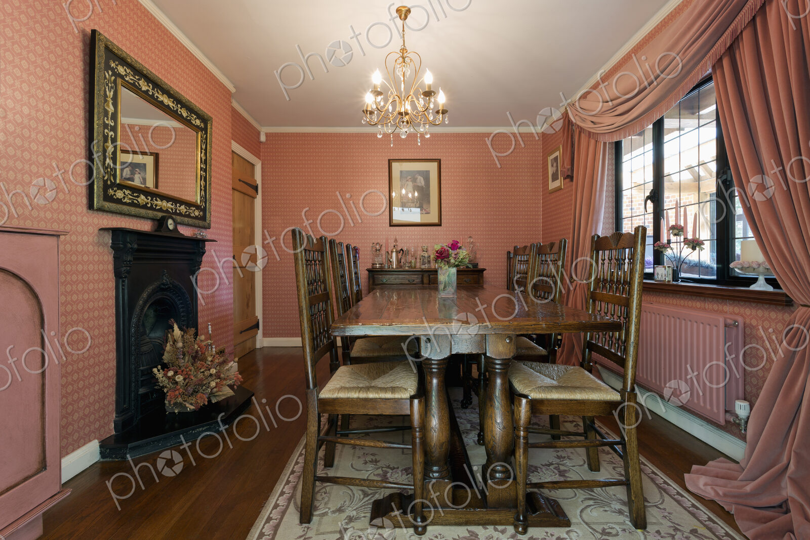Luxury dining room with chandelier
