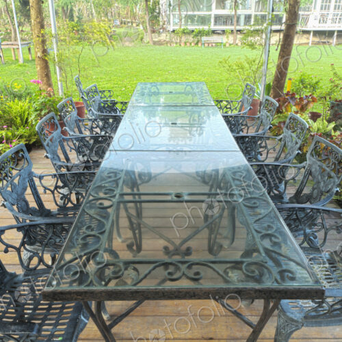 Meeting space with table and chairs in the garden.