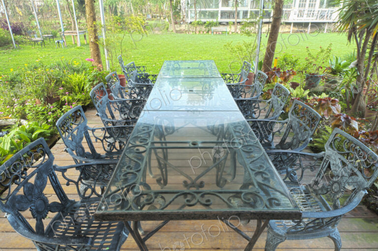 Meeting space with table and chairs in the garden.