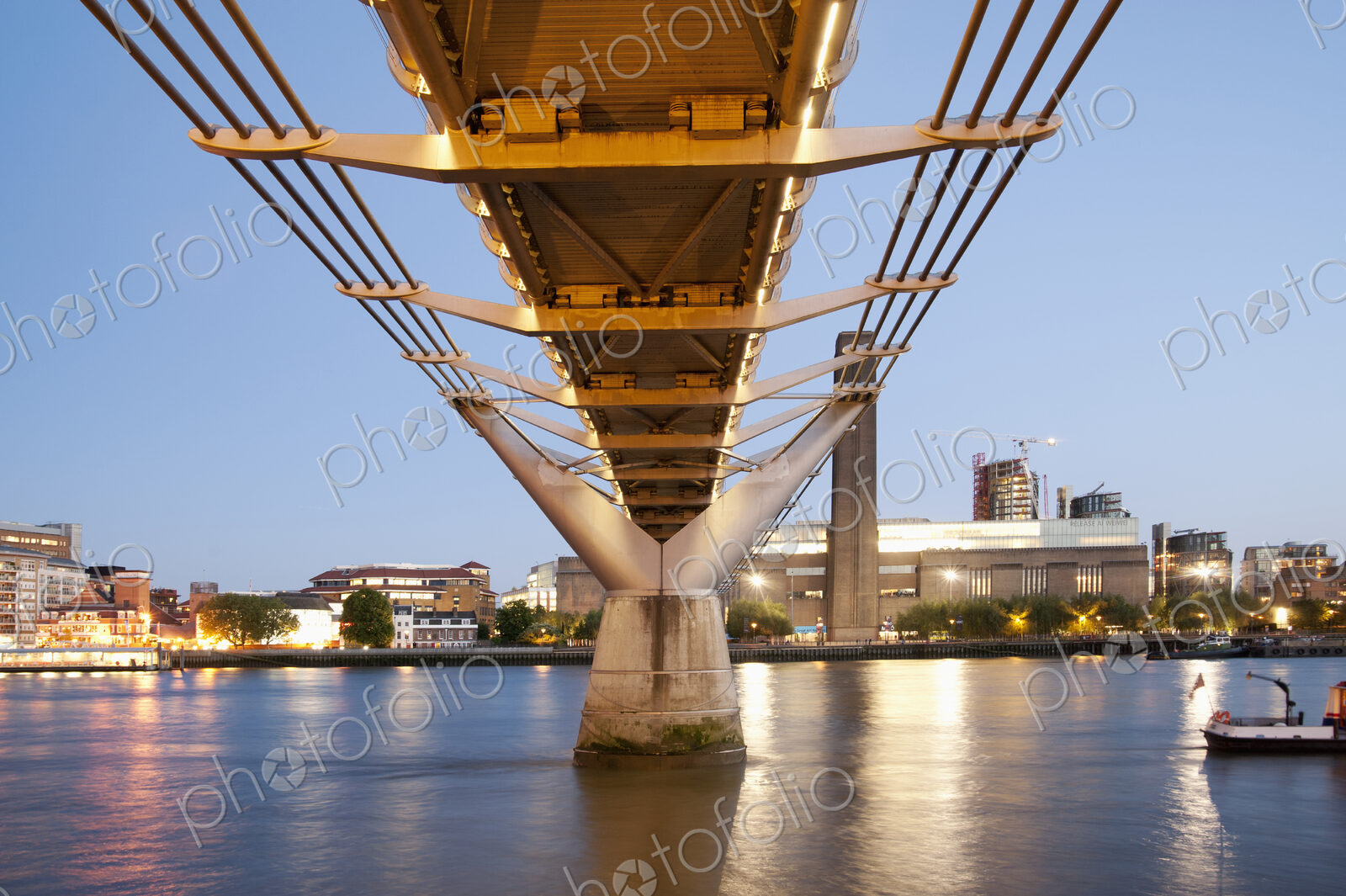 Millennium Bridge and Tate Modern at Twilight