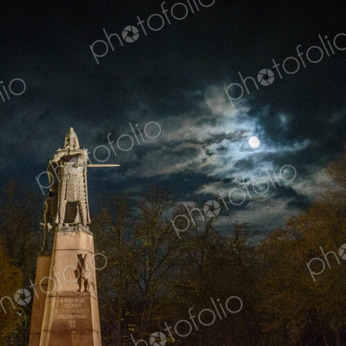 Monument to Grand Duke Gediminas in the Old Town in Vilnius, at night. Monument to Grand Duke Gediminas in the Old Town in Vilnius, at night.