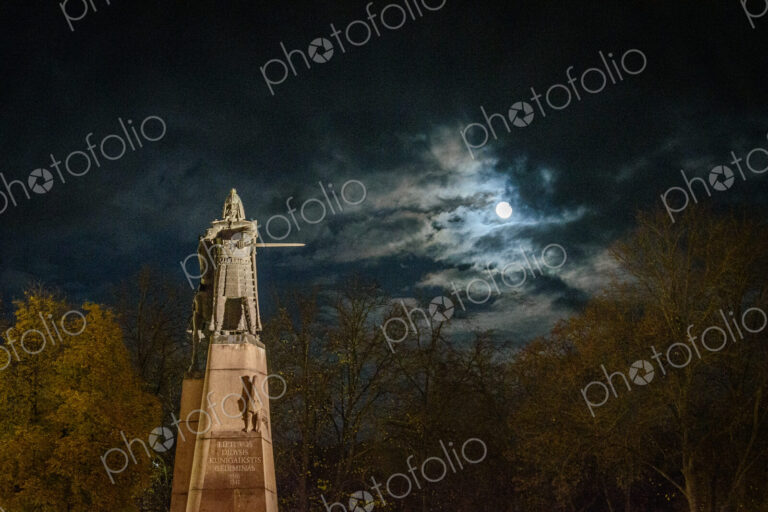 Monument to Grand Duke Gediminas in the Old Town in Vilnius, at night.