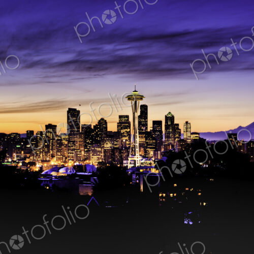 Mount Rainer seen behind modern Seattle skyline in a colourful winter dawn. Mount Rainer seen behind modern Seattle skyline in a colourful winter dawn.