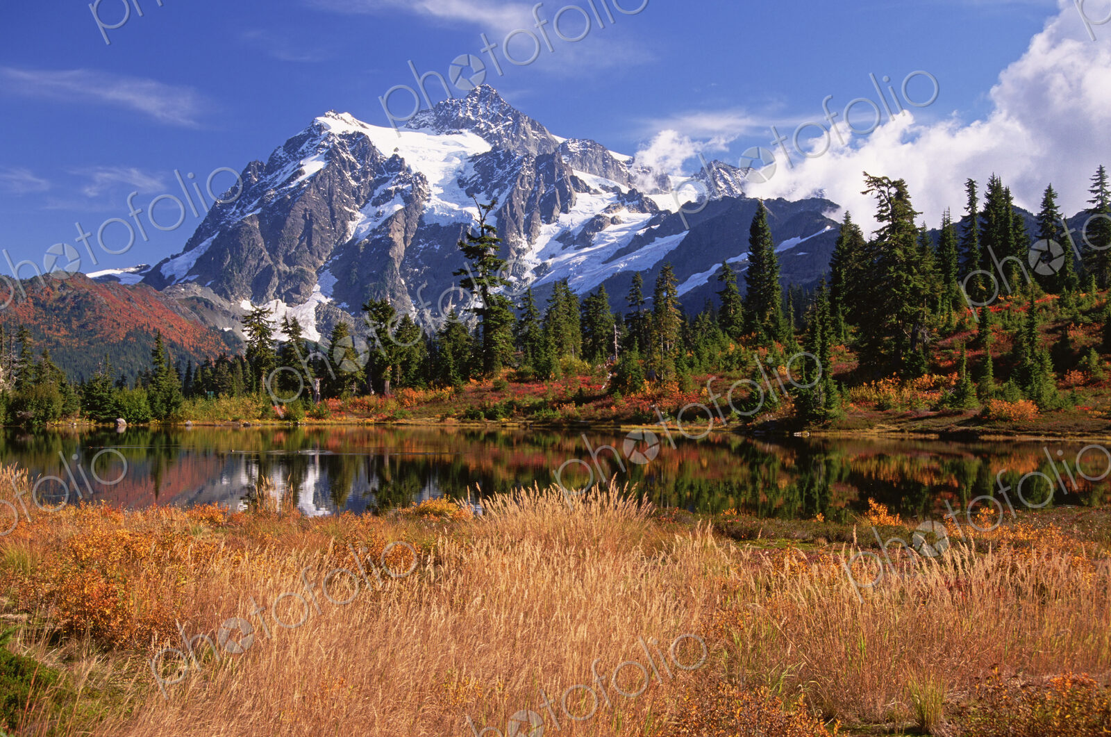 Mount Shucksan in the North Cascade Range of mountains in autumn.