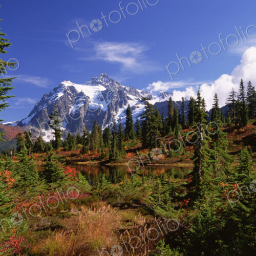 Mount Shucksan in the North Cascade Range of mountains in autumn.