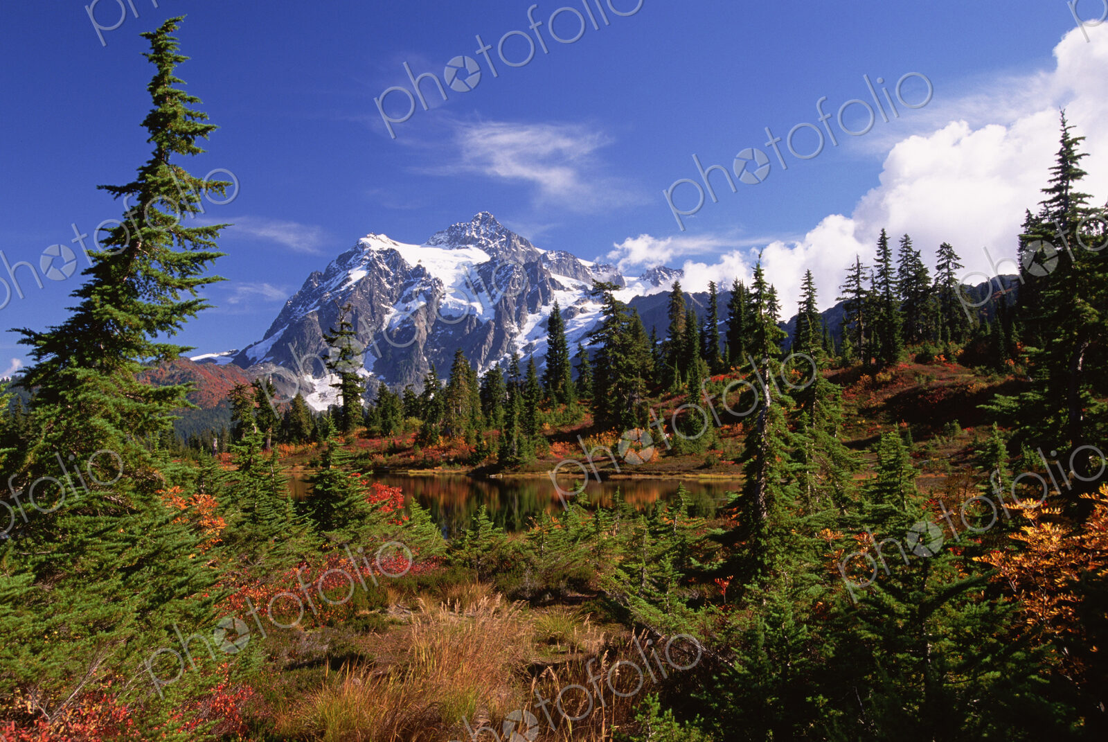 Mount Shucksan in the North Cascade Range of mountains in autumn.