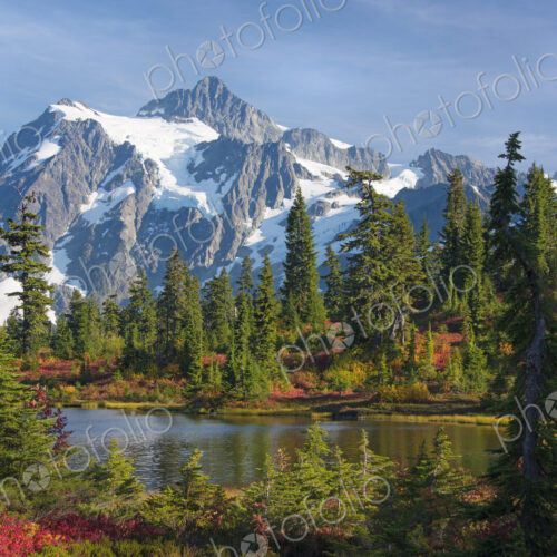 Mount Shucksan in the North Cascade Range of mountains in autumn.