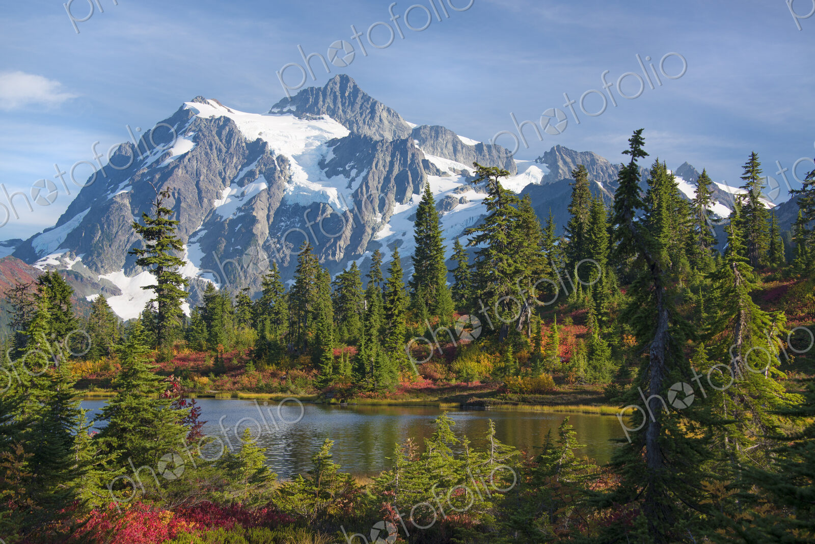 Mount Shucksan in the North Cascade Range of mountains in autumn.