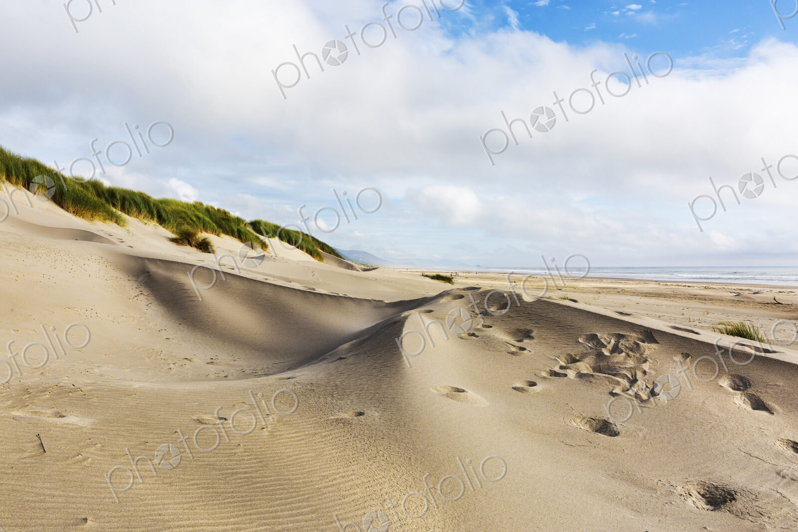 Nehalem Beach, sand dunes and footprints leading up a slope