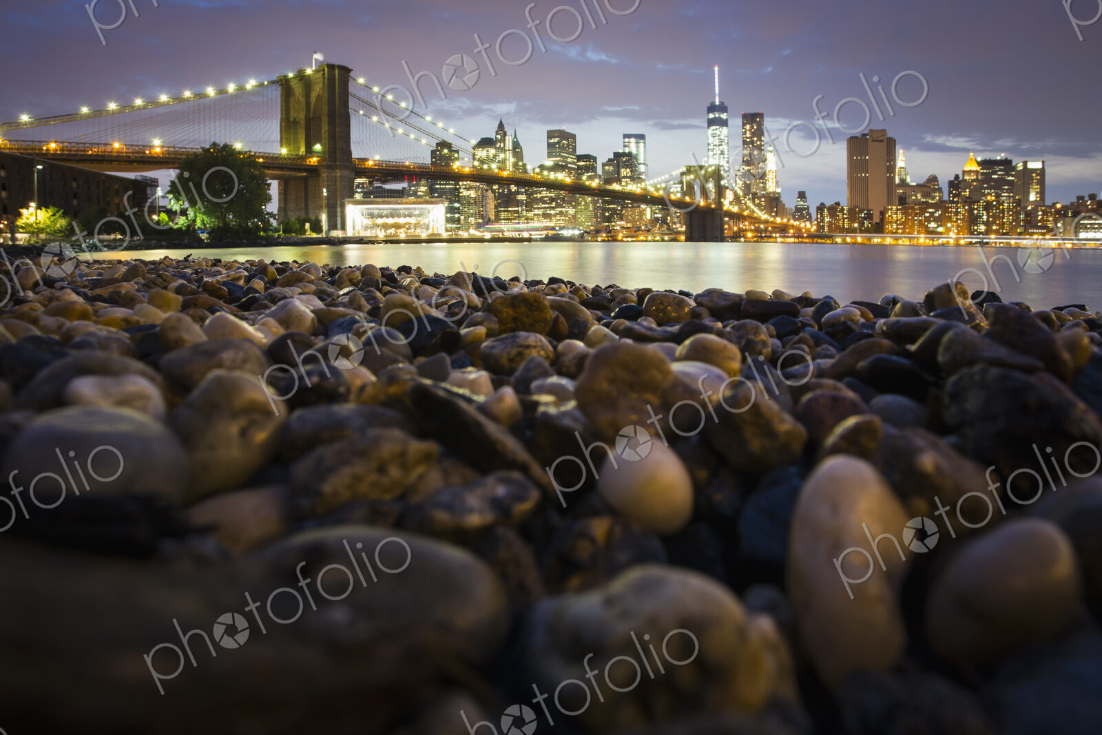 Night view towards Manhattan from Brooklyn